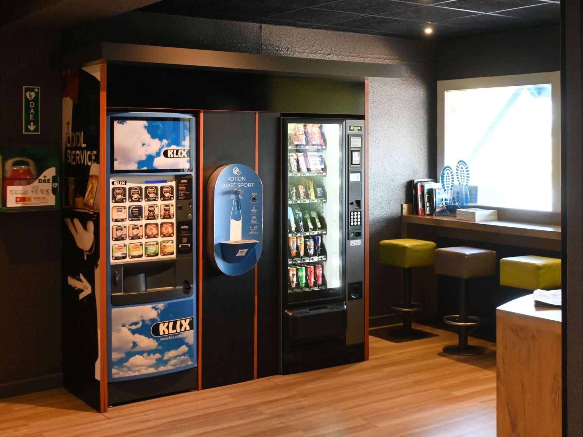 Hotel ibis Budget Laval Bonchamp Les Laval Eksteriør billede