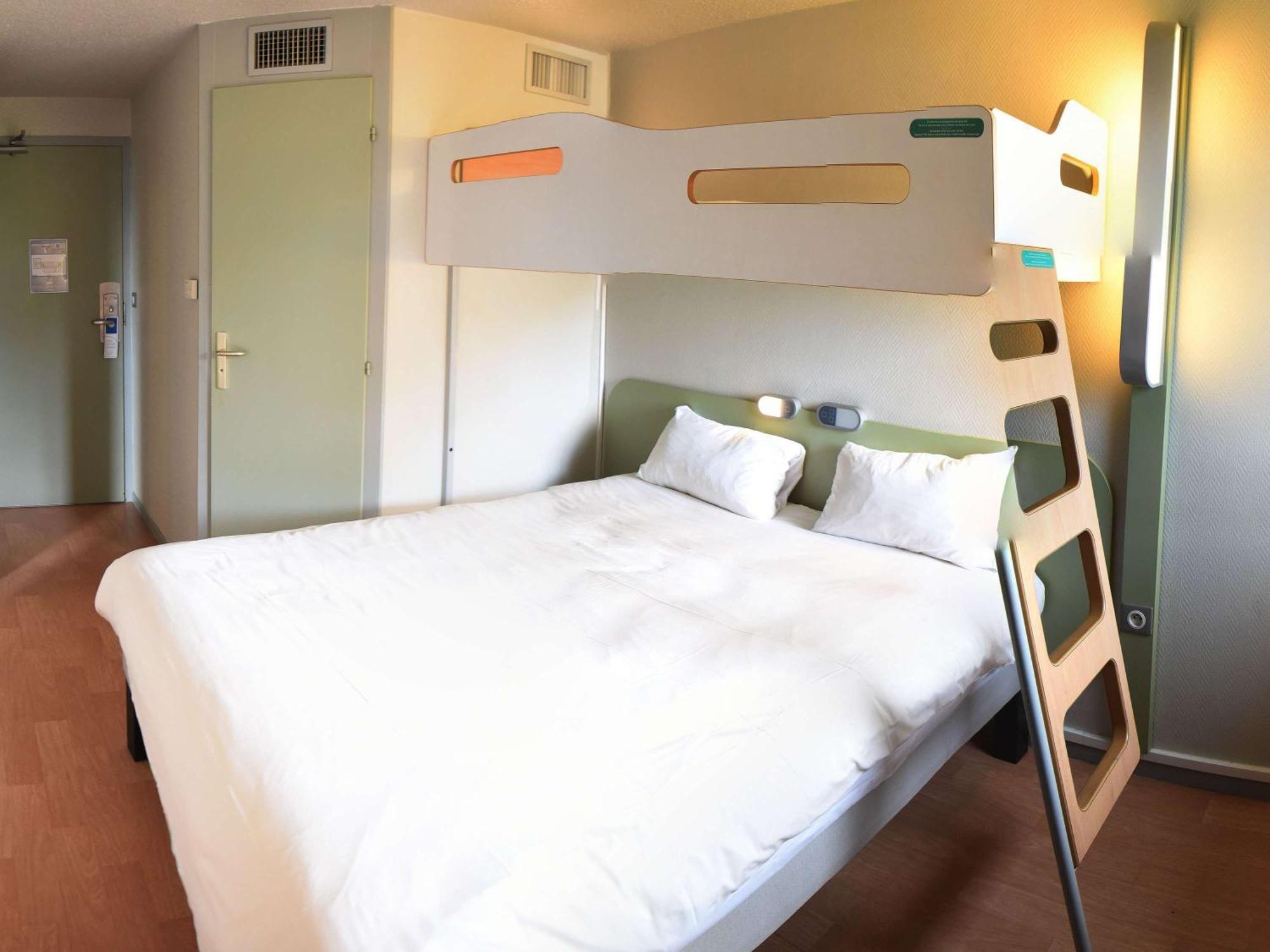 Hotel ibis Budget Laval Bonchamp Les Laval Eksteriør billede