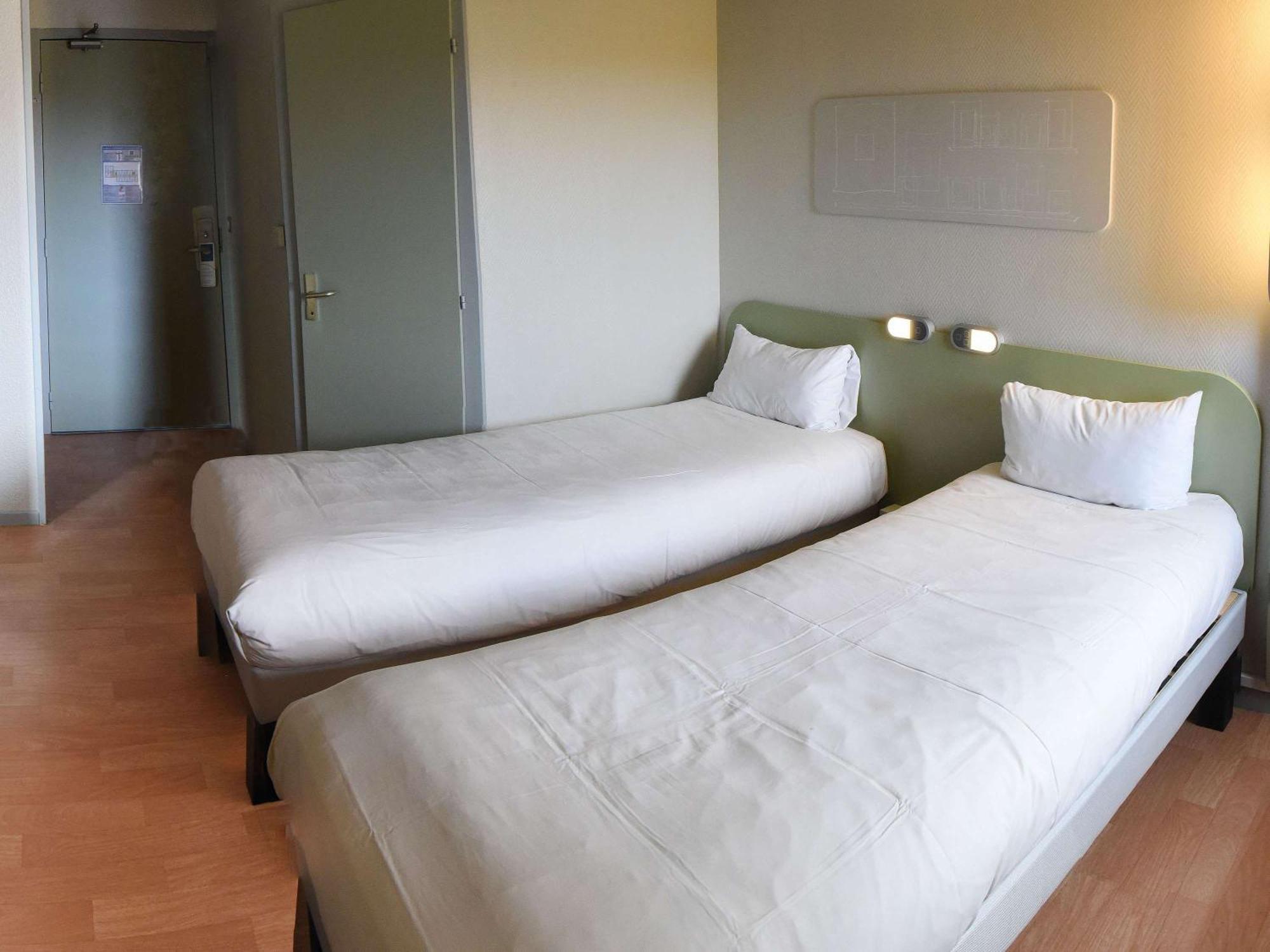 Hotel ibis Budget Laval Bonchamp Les Laval Eksteriør billede