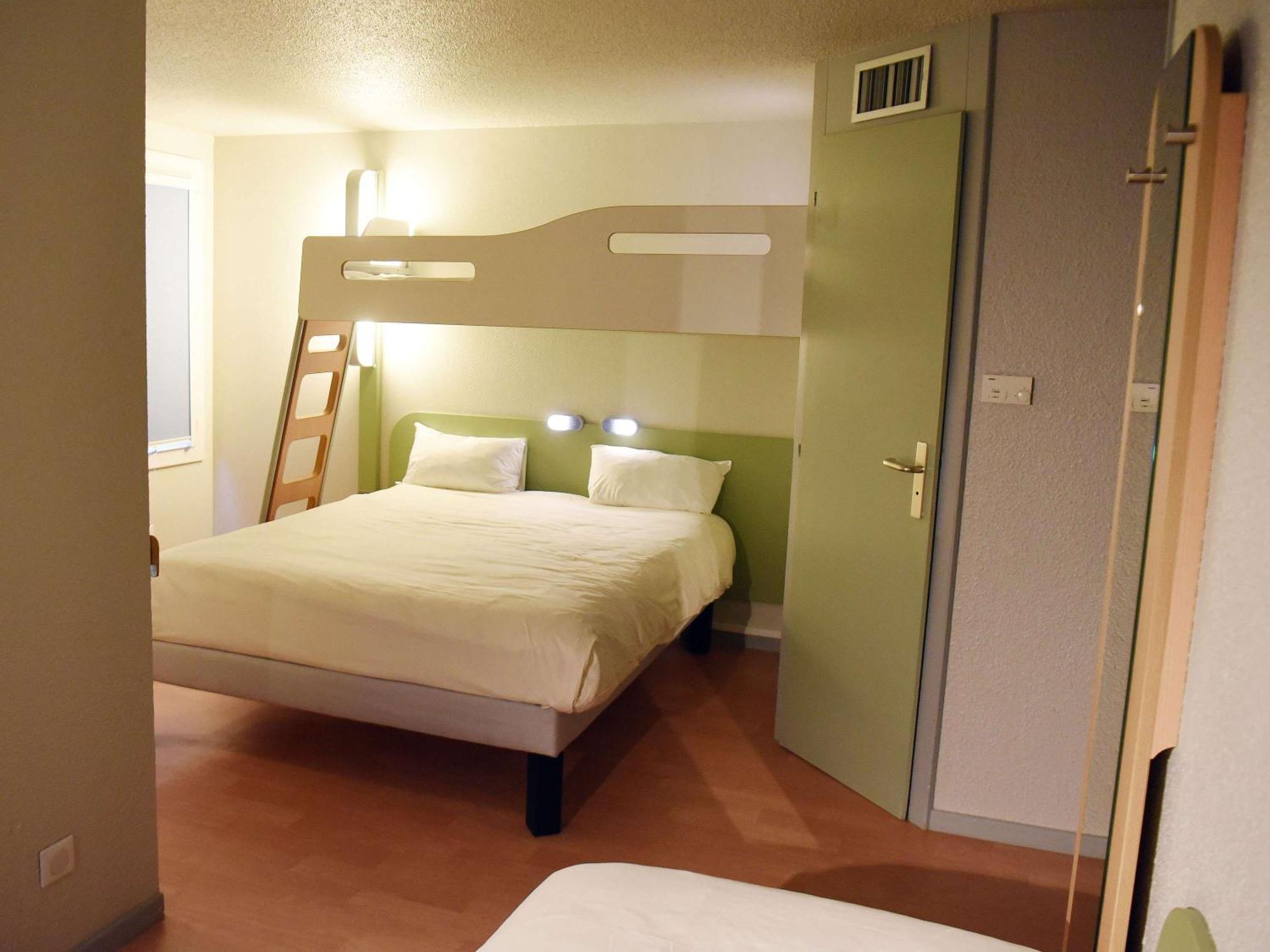 Hotel ibis Budget Laval Bonchamp Les Laval Eksteriør billede