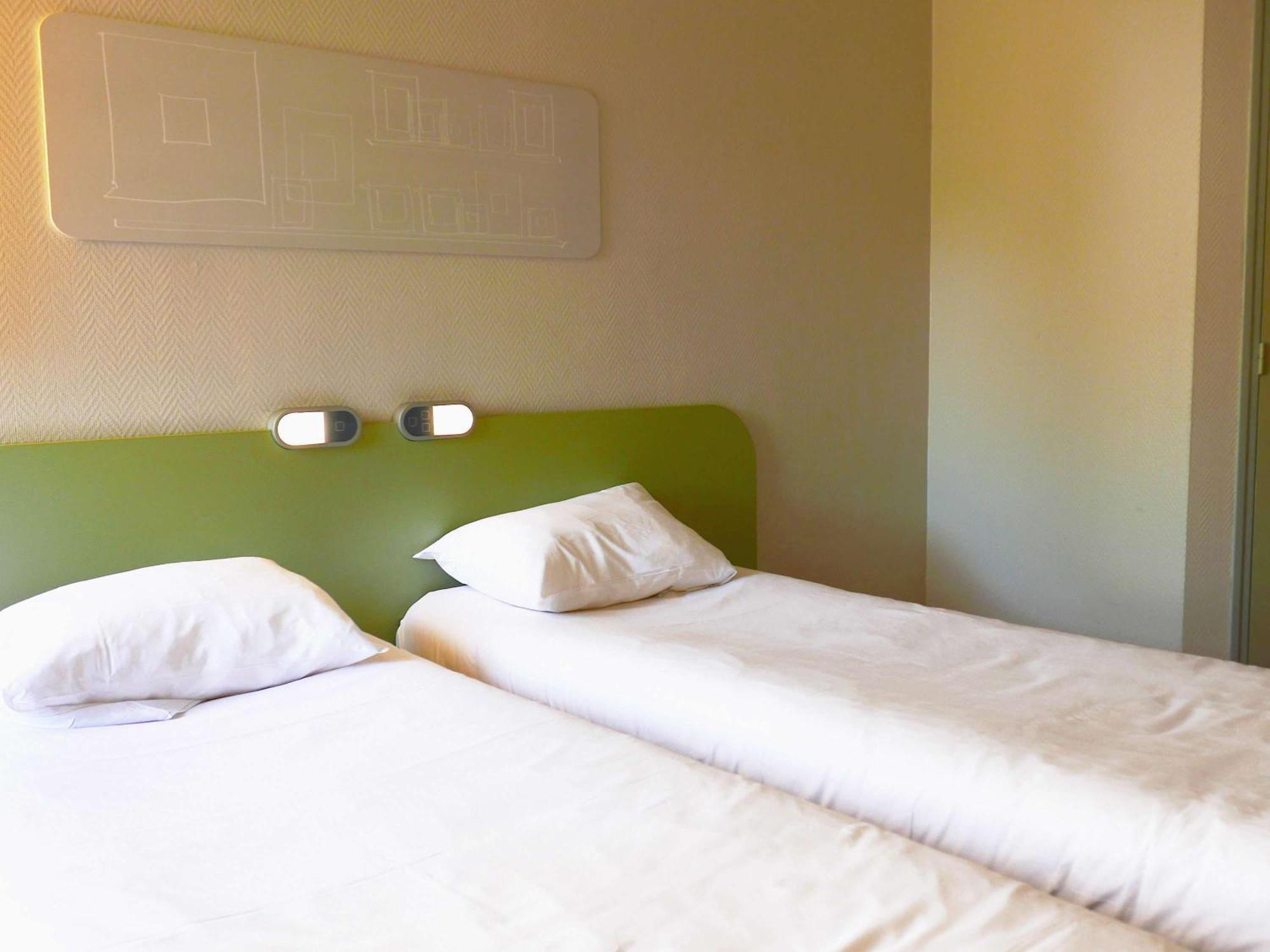Hotel ibis Budget Laval Bonchamp Les Laval Eksteriør billede